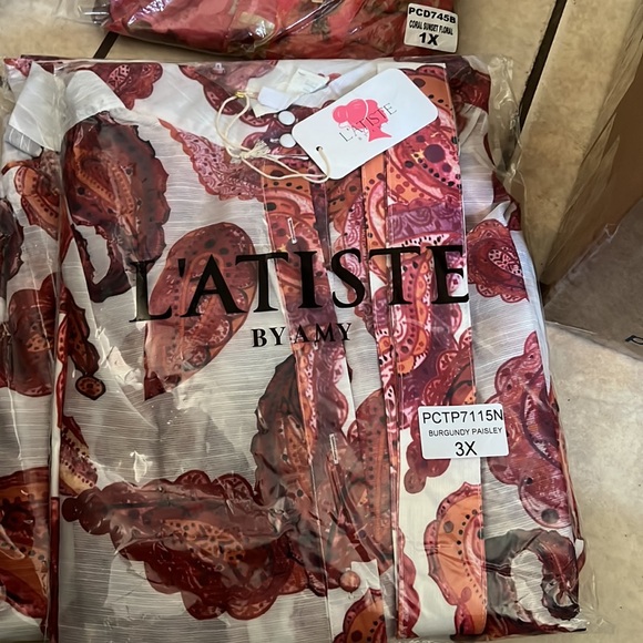 PLUS SIZE LONG SLEEVE 2PC. TOP & SHORTS PAISLEY PRINT SET - Picture 3 of 3